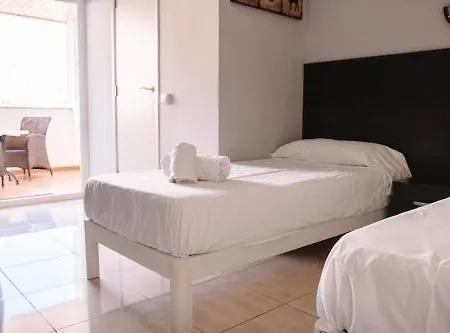 Q-royal Skylounge מלון