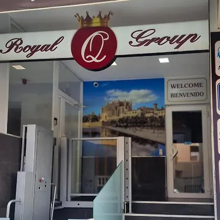 Q-royal Skylounge מלון *