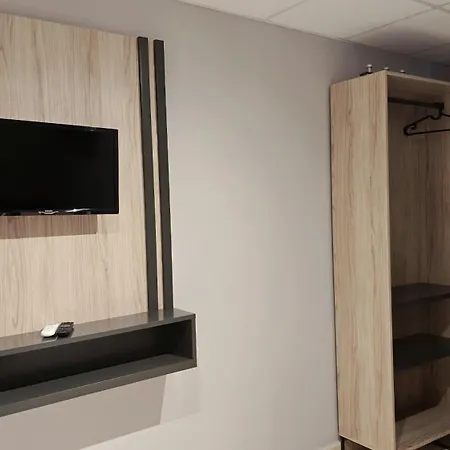 Q-royal Skylounge מלון *