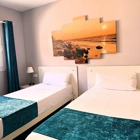 Q-royal Skylounge מלון *