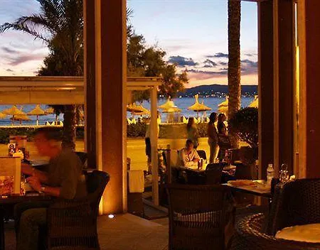 מלון Q-royal Skylounge *