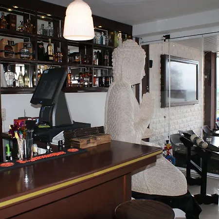 Q-royal Skylounge Hotel