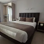 Q-royal Skylounge Hotel *