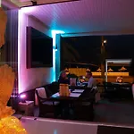 Q-royal Skylounge Hotel
