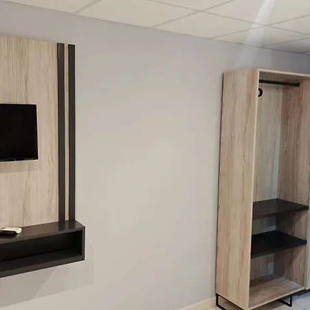 Q-royal Skylounge فندق