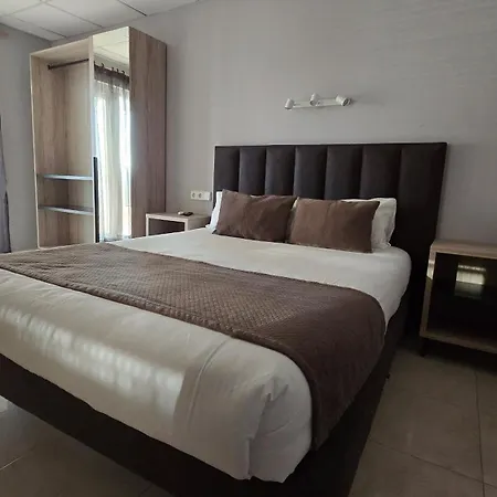 Q-royal Skylounge Hotel *