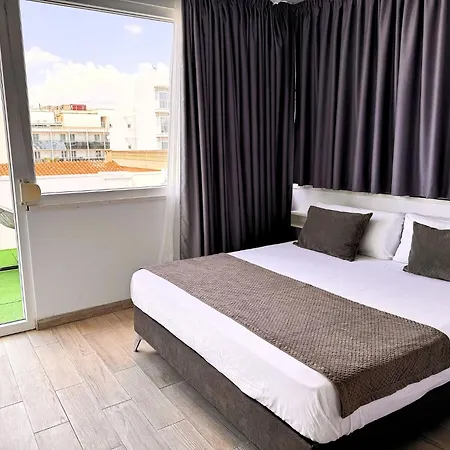 Q-royal Skylounge * بلايا ذي بالما