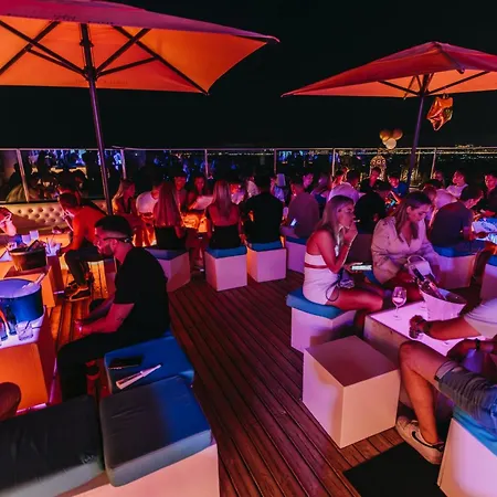 فندق Q-royal Skylounge *