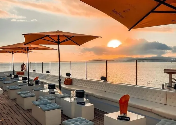 Q-royal Skylounge Hotel