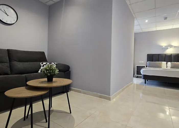 Q-royal Skylounge Hotel *